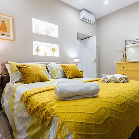 La Casa Di Bianca - Modern Suites Near Plebiscito Nápoly Kültér fotó