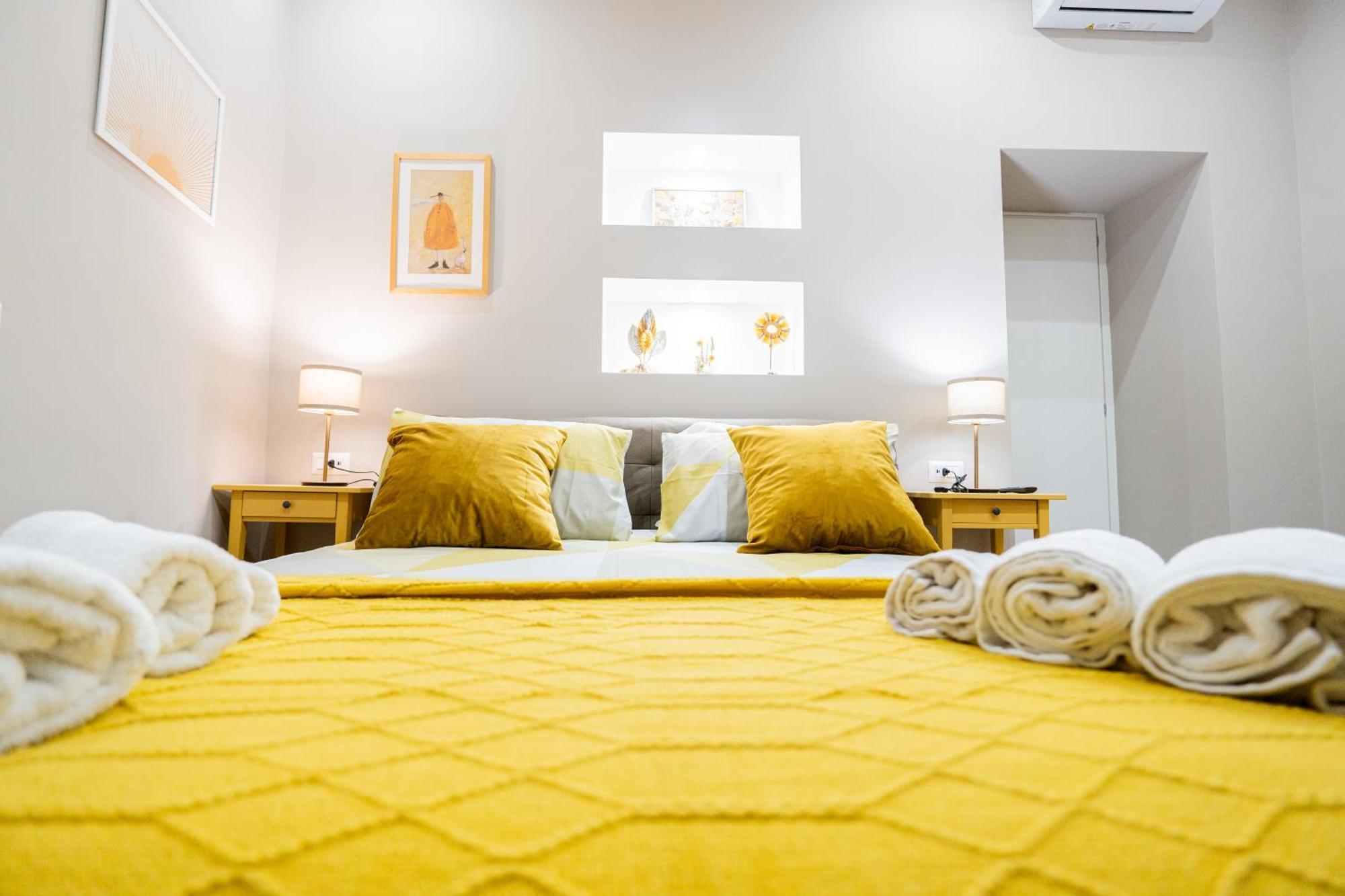 La Casa Di Bianca - Modern Suites Near Plebiscito Nápoly Kültér fotó