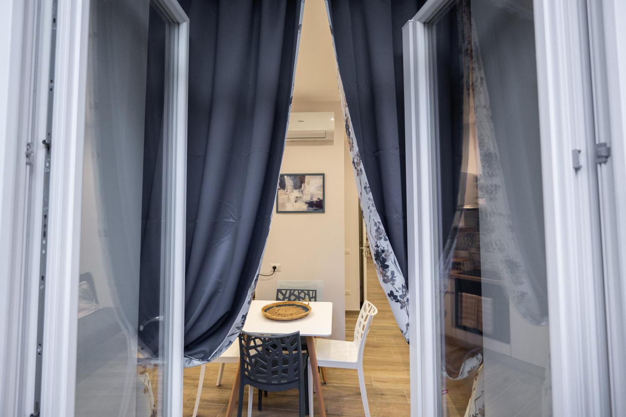 La Casa Di Bianca - Modern Suites Near Plebiscito Nápoly Kültér fotó