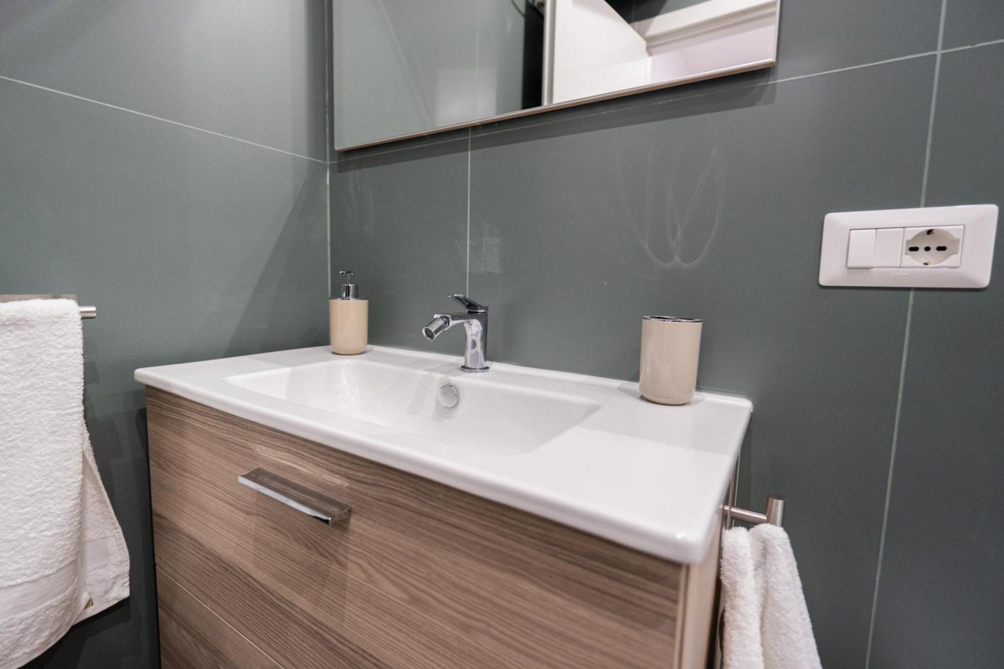 La Casa Di Bianca - Modern Suites Near Plebiscito Nápoly Kültér fotó