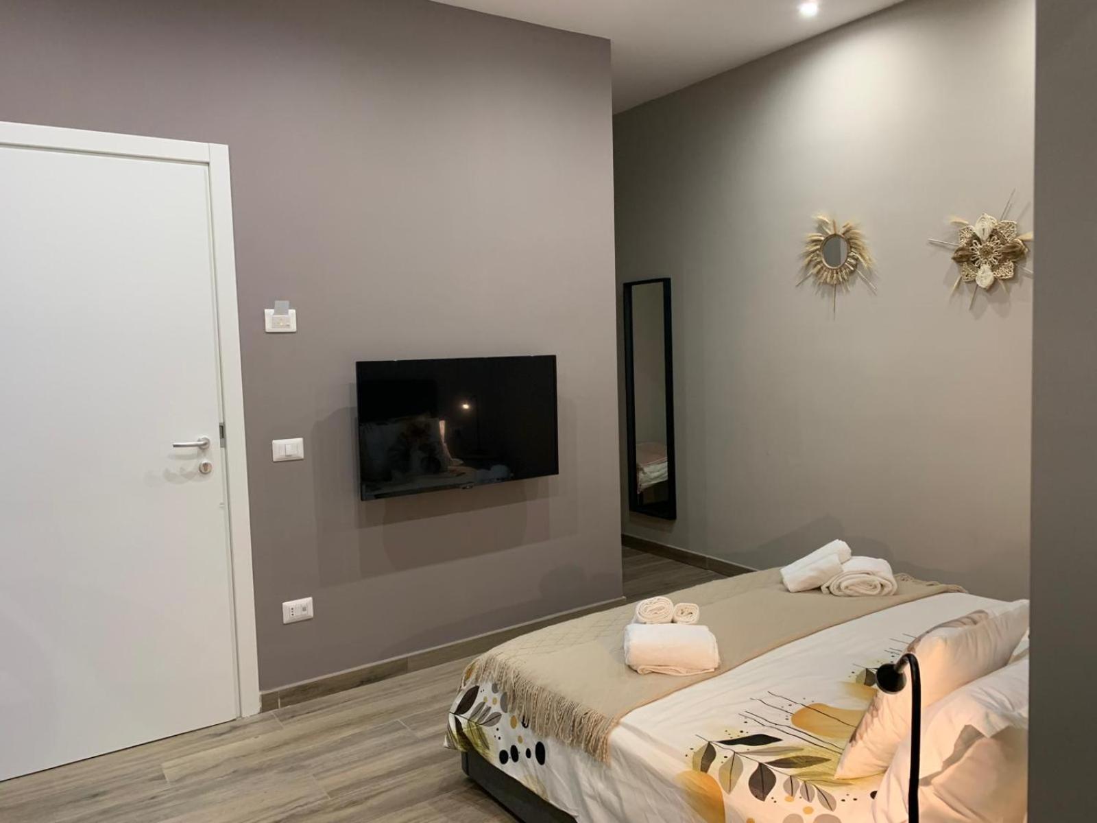 La Casa Di Bianca - Modern Suites Near Plebiscito Nápoly Kültér fotó