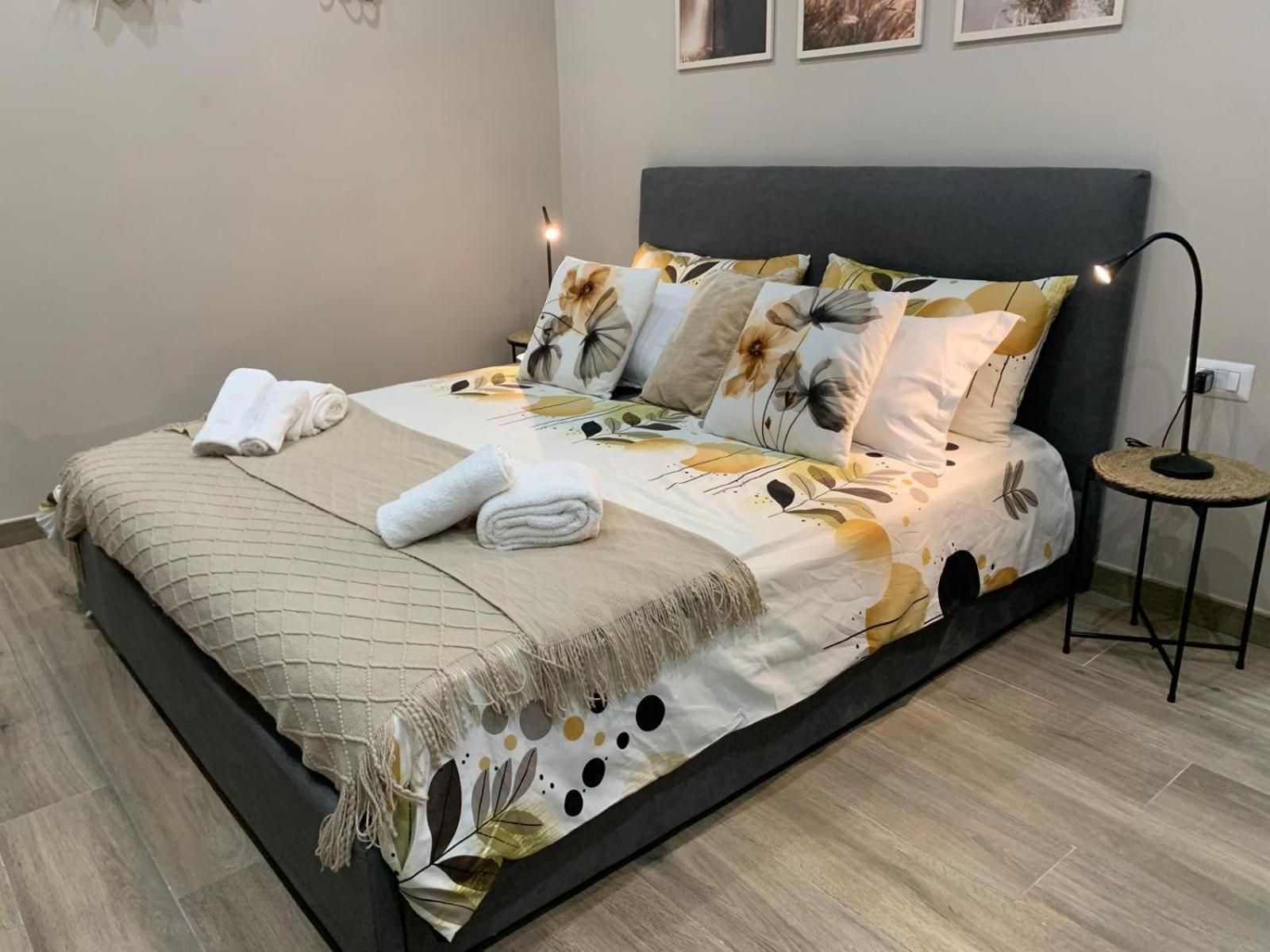 La Casa Di Bianca - Modern Suites Near Plebiscito Nápoly Kültér fotó
