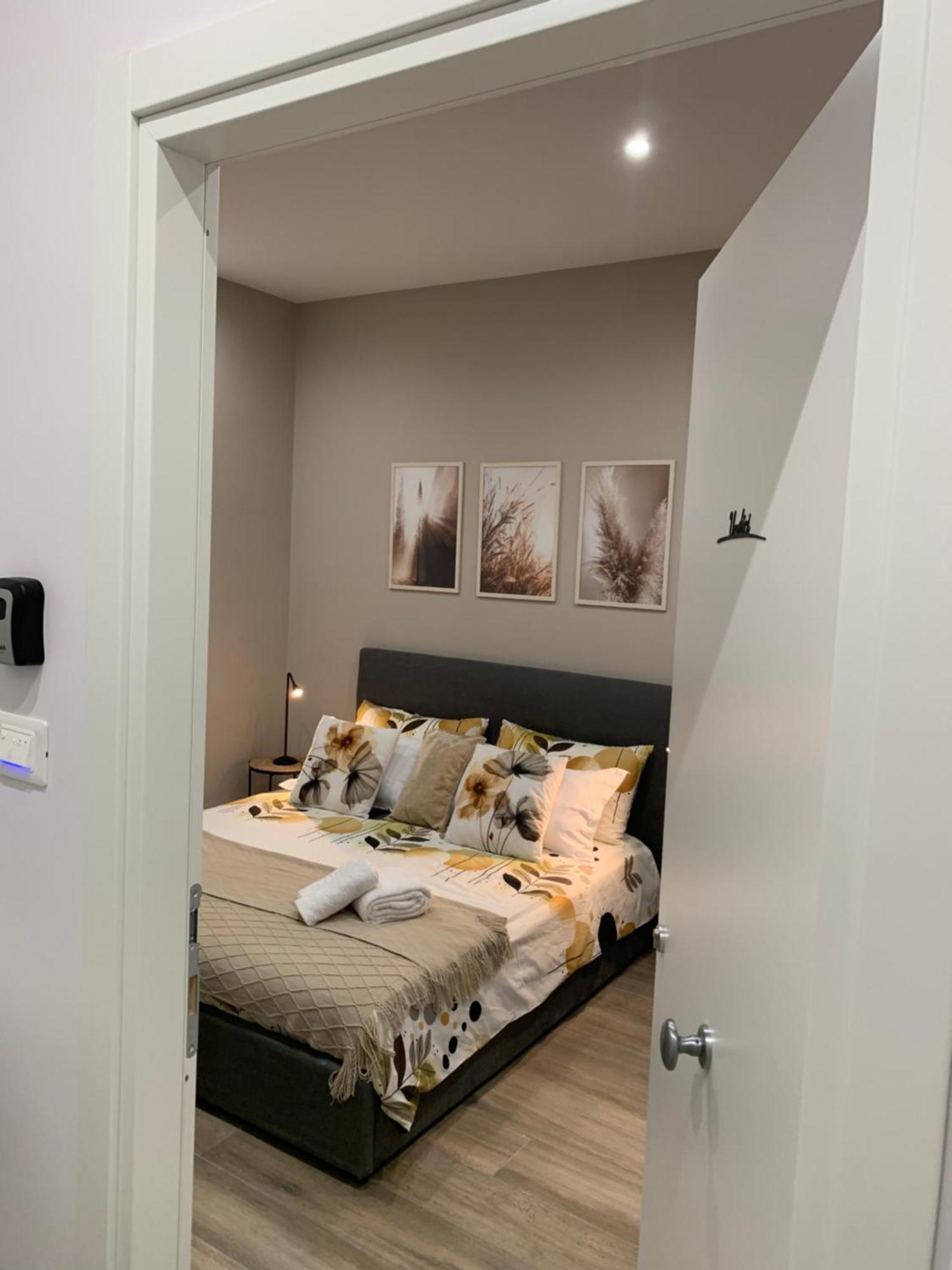 La Casa Di Bianca - Modern Suites Near Plebiscito Nápoly Kültér fotó